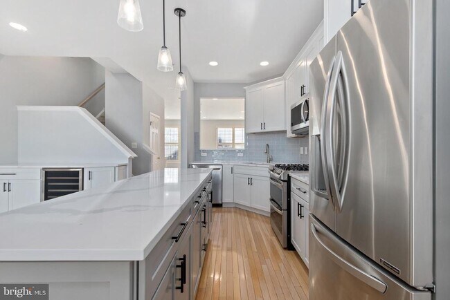 Building Photo - 351 Livermore Ln