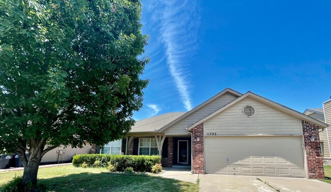 Building Photo - BIXBY SCHOOLS!! Charming Home w/fireplace.
