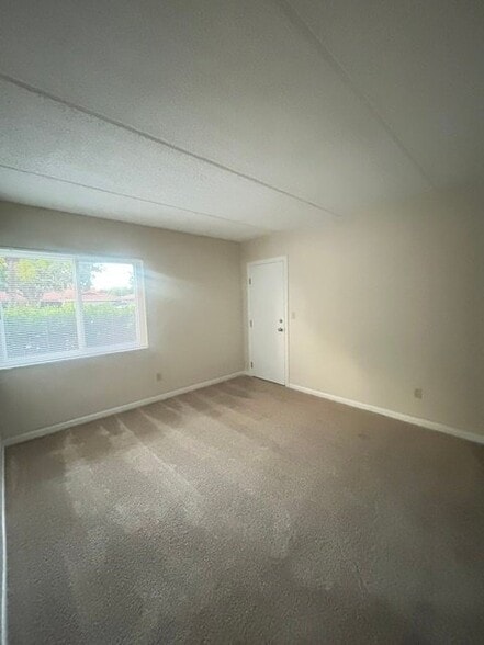 Building Photo - 2430 Harn Blvd
