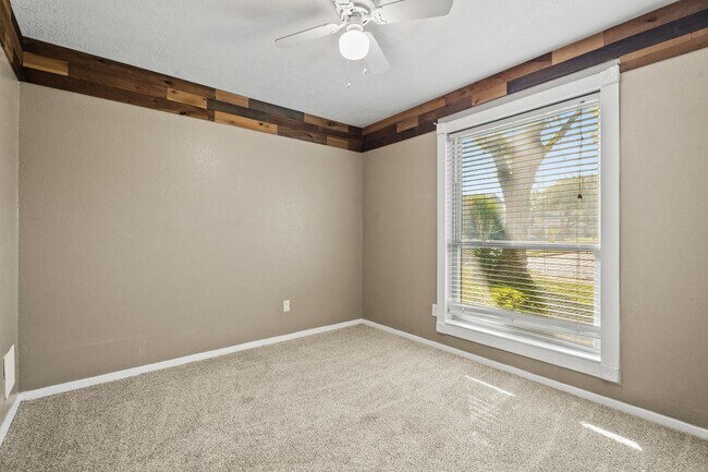 Building Photo - 3877 Pecan Cir