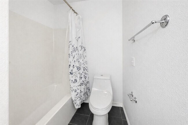 Building Photo - 110 SE G Ct