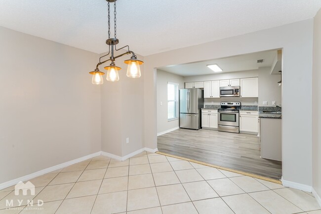 Building Photo - 14013 Fullerton Dr