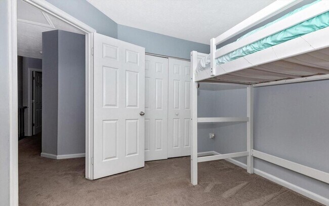 Building Photo - Beautifully maintained townhouse in New Market available before the new school year!