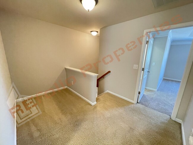 Building Photo - Great Location! Elegant 3 Story 4 Bedroom ...