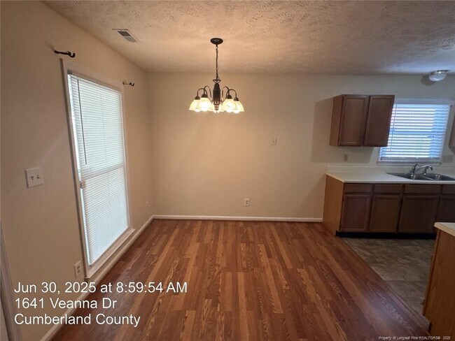 Building Photo - 1641 Veanna Dr