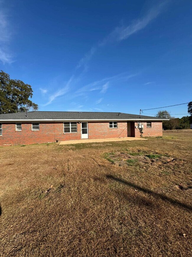 Building Photo - Beautiful 3 Bedroom and 2 Bath House