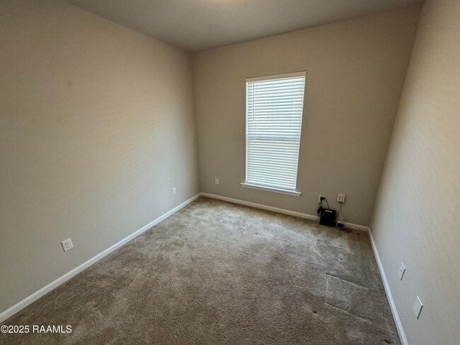 Building Photo - 406 Gray Birch Lp