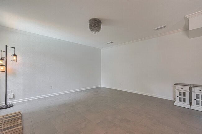 Building Photo - 3 Sandpebble Dr