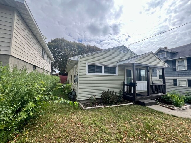 Building Photo - 427 Mosley Dr