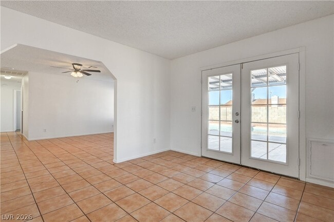 Building Photo - 707 Honeybee Ct