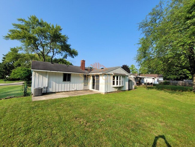 Building Photo - METICULOUSLY MAINTAINED COZY HOME