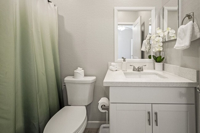 Building Photo - 6606 W Paradise Ln