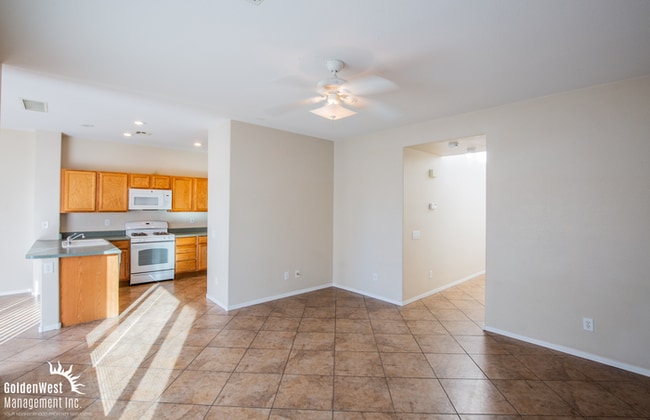 Building Photo - Spacious and Lovely Two-Story 3Bdm 2.5Ba Home in Centennial.