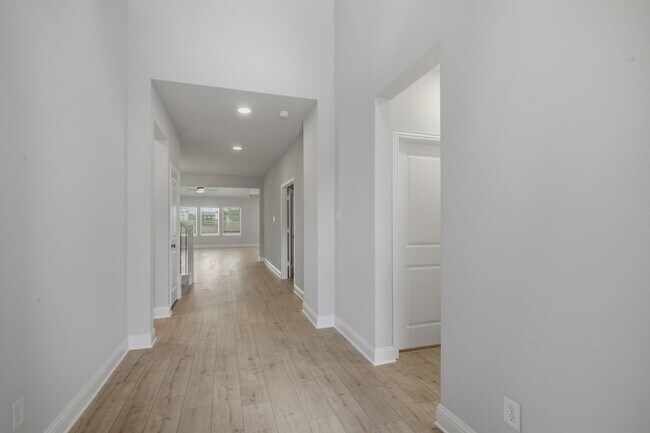 Building Photo - 1224 Redcoat Dr
