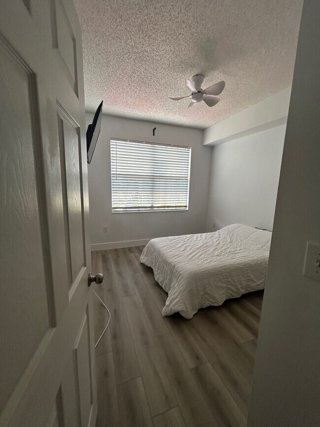 Building Photo - 4980 Baraldi Cir