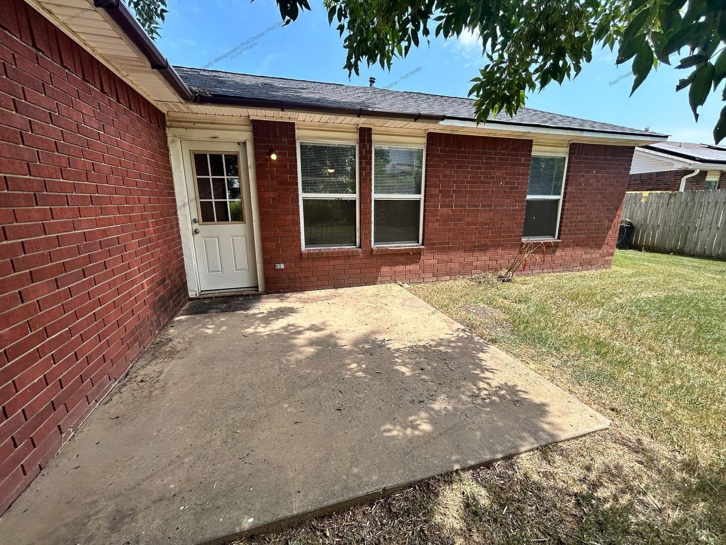 Building Photo - 1911 Whippoorwill Dr