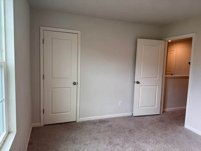 Building Photo - 2 STORY 3 BED, 2.5 BATH HOME LOCATED IN DENTON!!