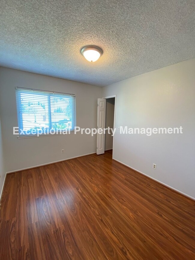 Building Photo - Ready to move in 4 bedroom 2 bath home