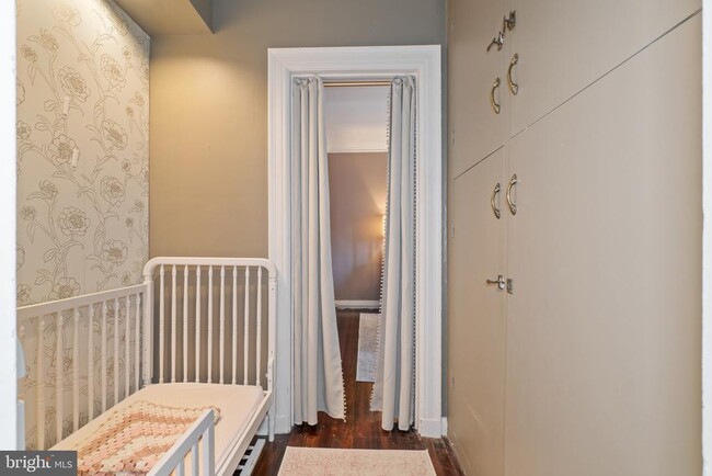 Building Photo - 3405 Greenway
