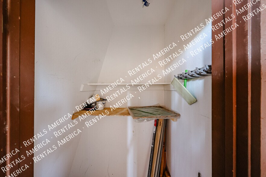 Building Photo - 1601 W Sunnyside Dr