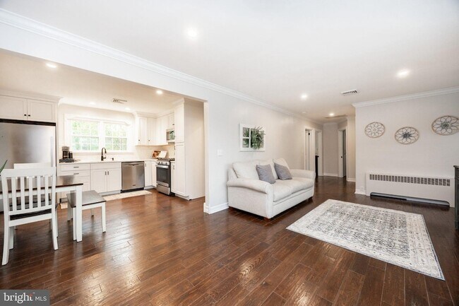 Building Photo - 70 Level Rd