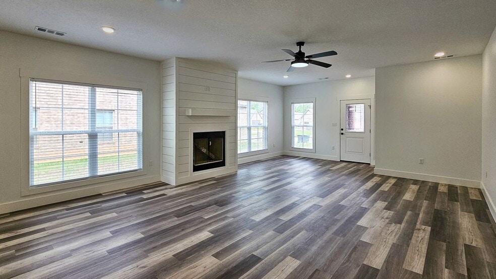 Building Photo - 4009 Stoke Dr