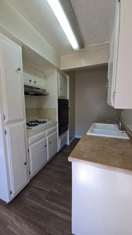 Building Photo - 260 N Oak Ave