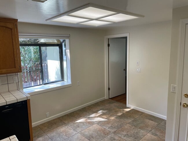 Building Photo - East Sacramento Single Family Home