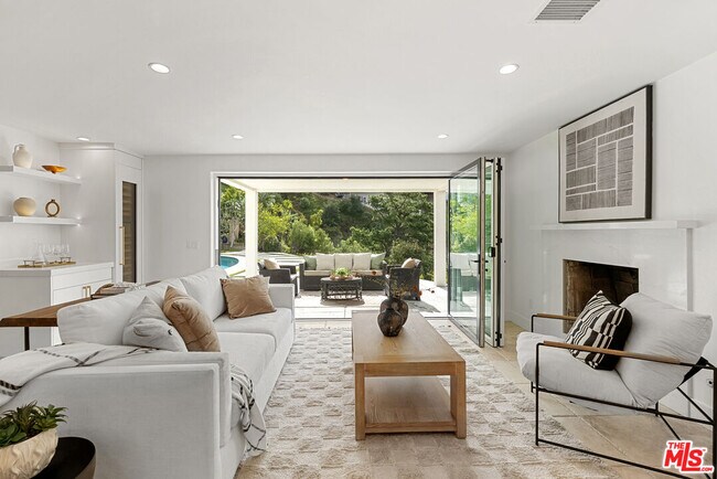 Building Photo - 10825 Savona Rd