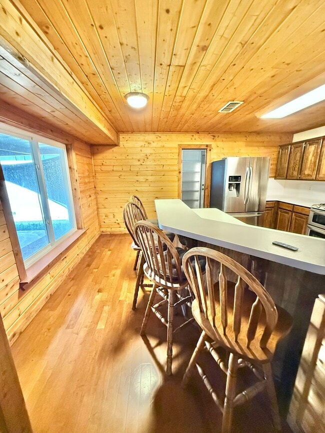 Building Photo - 284 CR 202 E