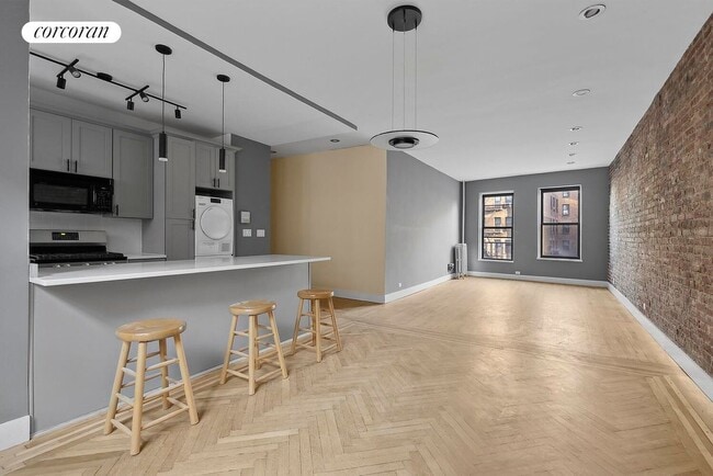 Building Photo - 880 W 181st St