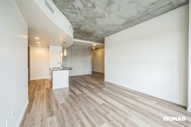 Building Photo - Best Value Luxe One Bedroom Downtown