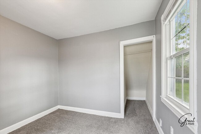 Building Photo - Two Bedroom Home in St Clair Shores - $1,400