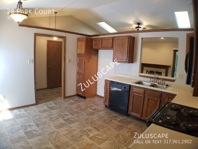 Building Photo - Newly remodeled 3 bed/2 bath ranch w/ 2 ca...