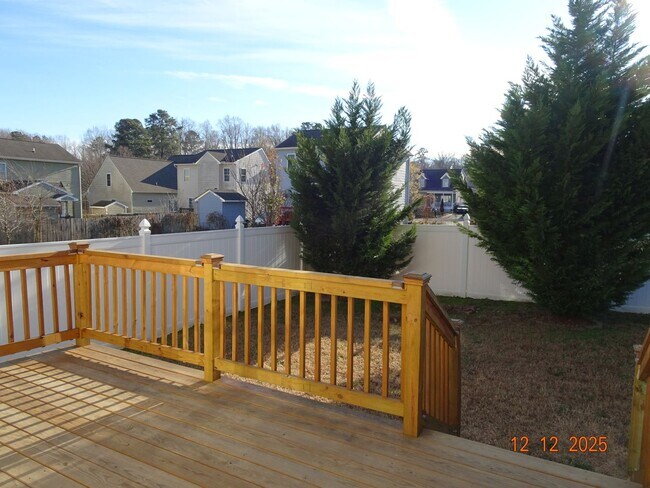 Building Photo - 3 Bedrooms, 2.5 Bathrooms Single Family Home