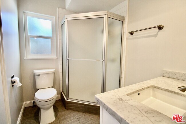 Building Photo - 5415 Coldwater Canyon Ave