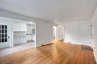 Building Photo - 2 BED / 1 BATH HOUSE NEAR CAMPUS W/ CHARMING CHARACTER