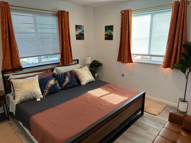 Building Photo - 3826 W 9th St