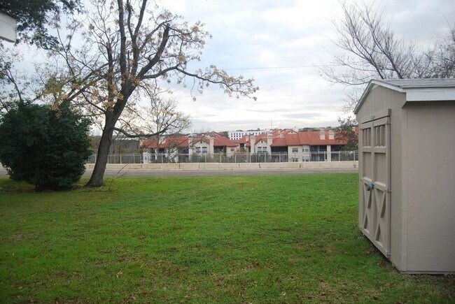 Building Photo - 406 West St