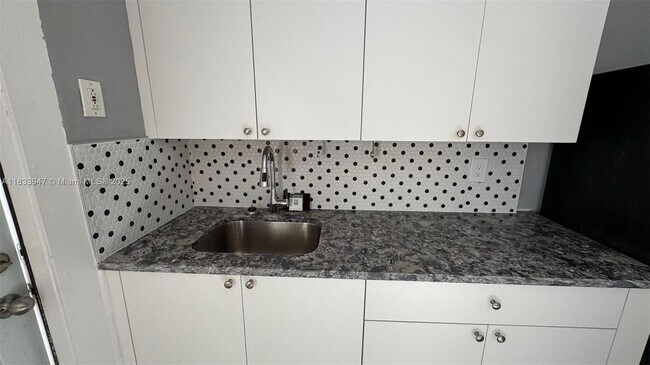 Building Photo - 1849 Dewey St