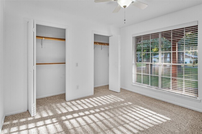Building Photo - 59 Artesian Oaks Dr