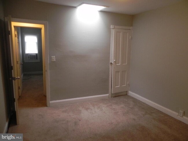 Building Photo - 319 W 28th St