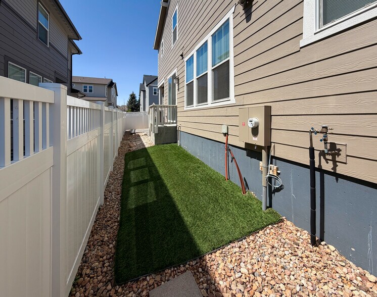 Building Photo - 2497 Winding Dr