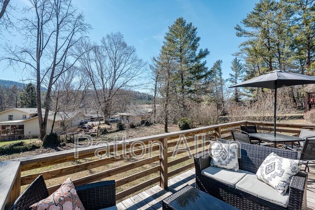 Building Photo - 7 Brookcliff Dr