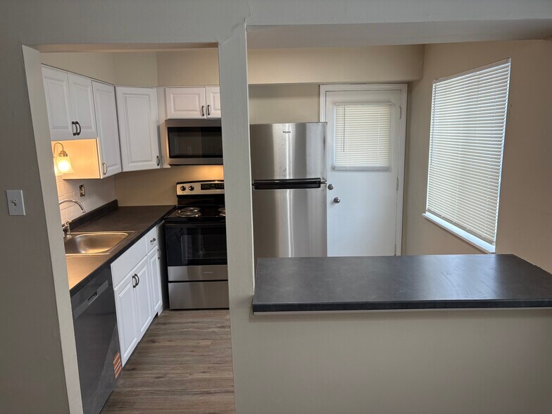 Building Photo - 7571 Hazelcrest Dr