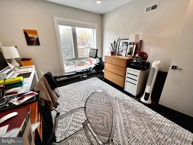 Building Photo - 1331 K St SE