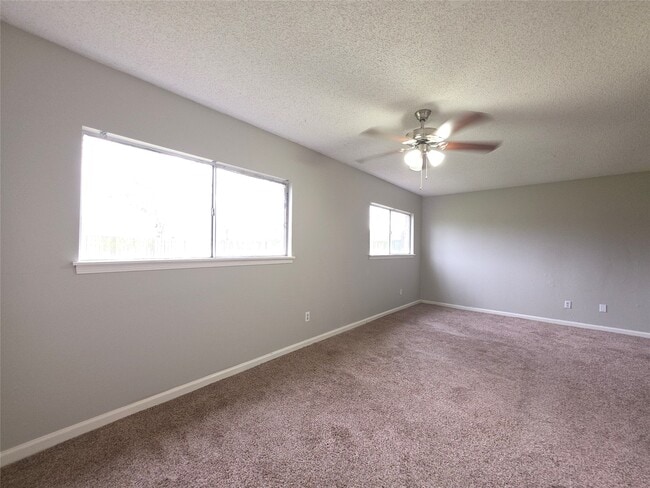 Building Photo - 9814 Kiwi Ln