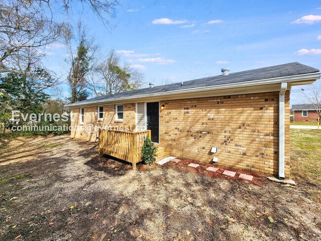 Building Photo - 332 Cherry St