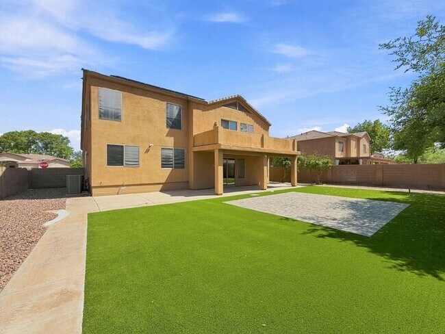 Building Photo - Spacious Chandler Home with RV Gate & 3-Car Garage!