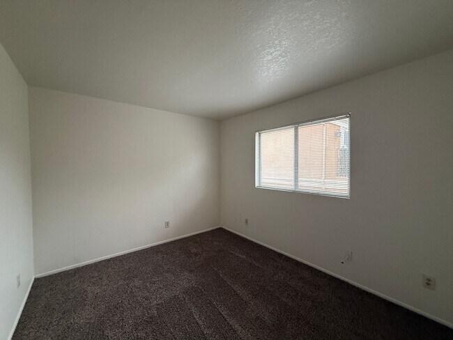 Building Photo - N57000